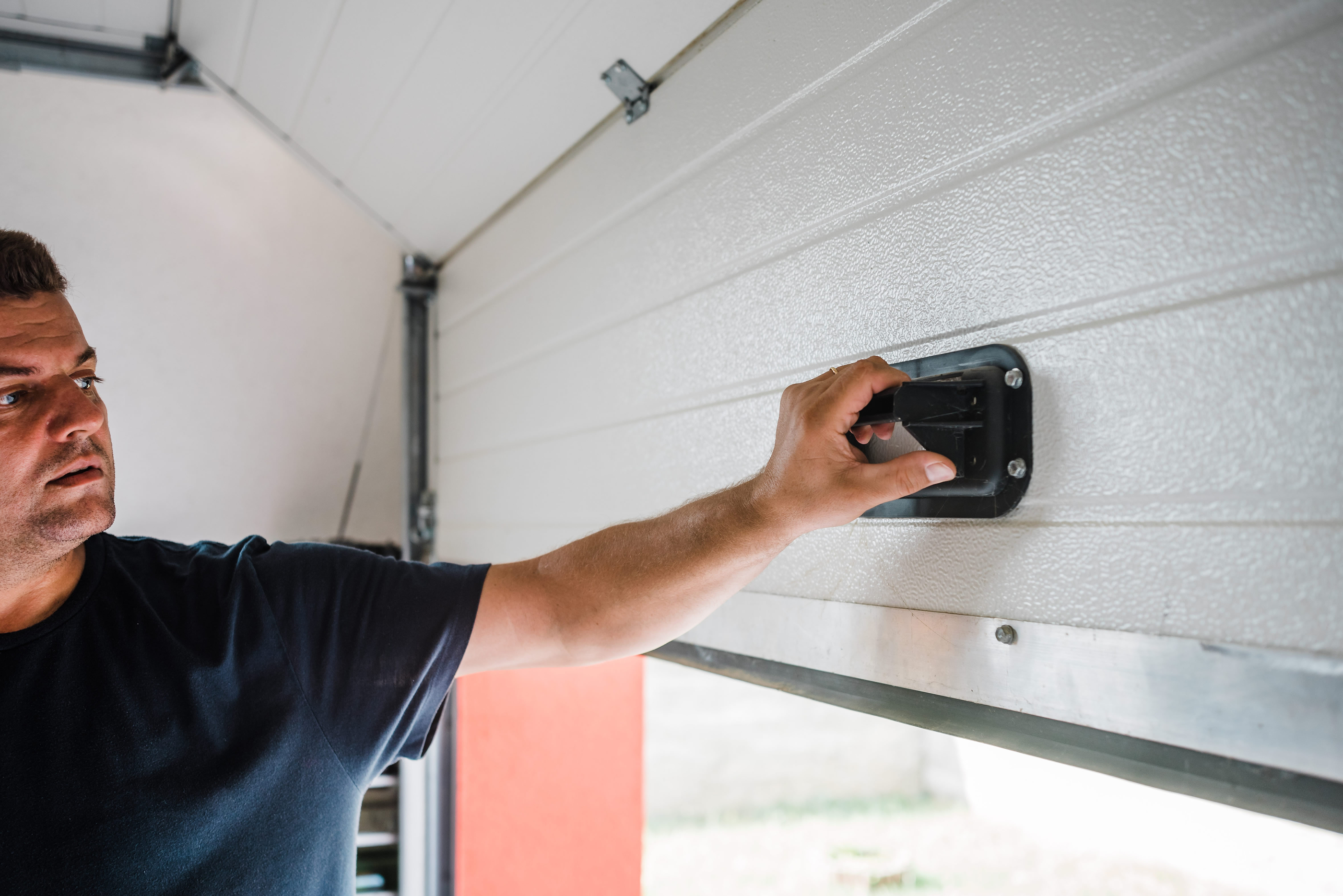 how to lock garage door